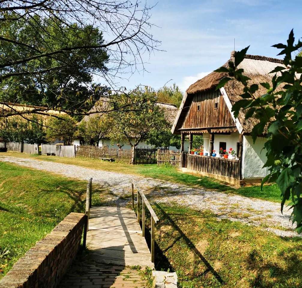 Történelmi házak a magyarországi múzeumi faluban kirakós online