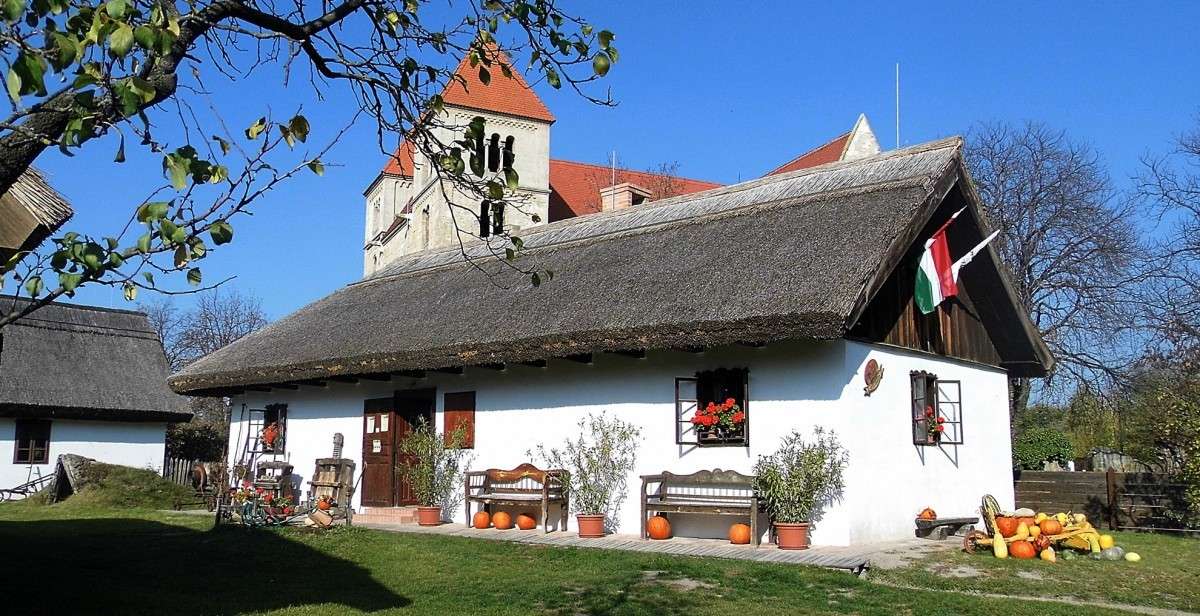 Casas históricas na vila-museu da Hungria puzzle online