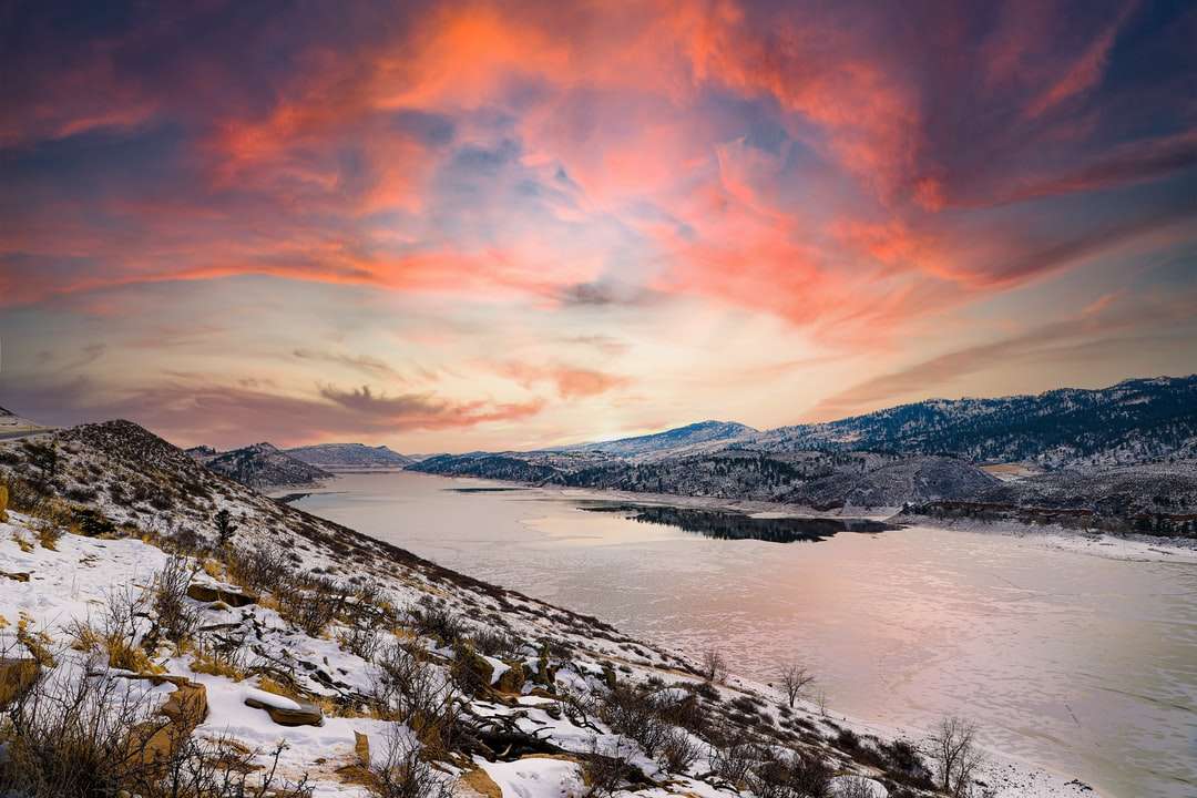 besneeuwde berg tijdens zonsondergang online puzzel