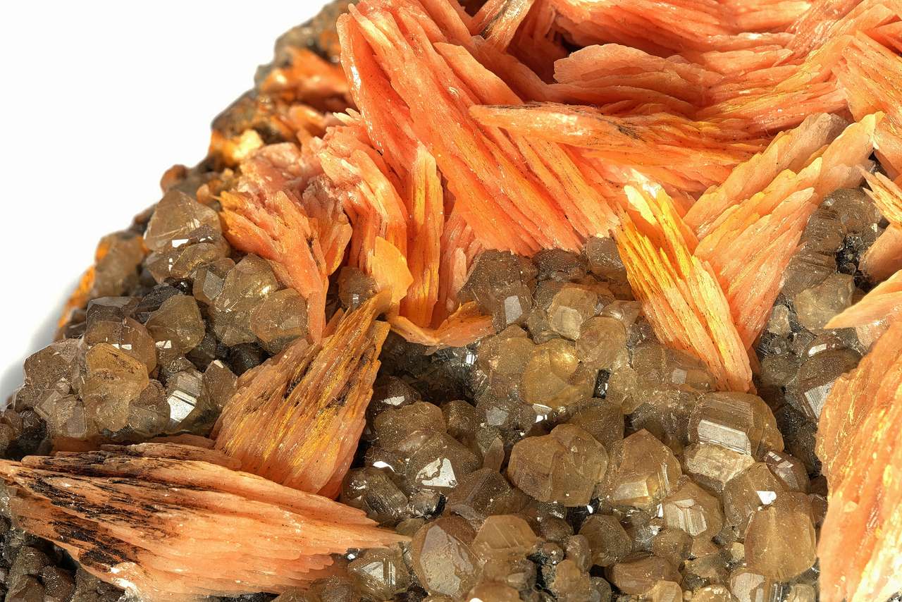 Barite and calcite jigsaw puzzle online