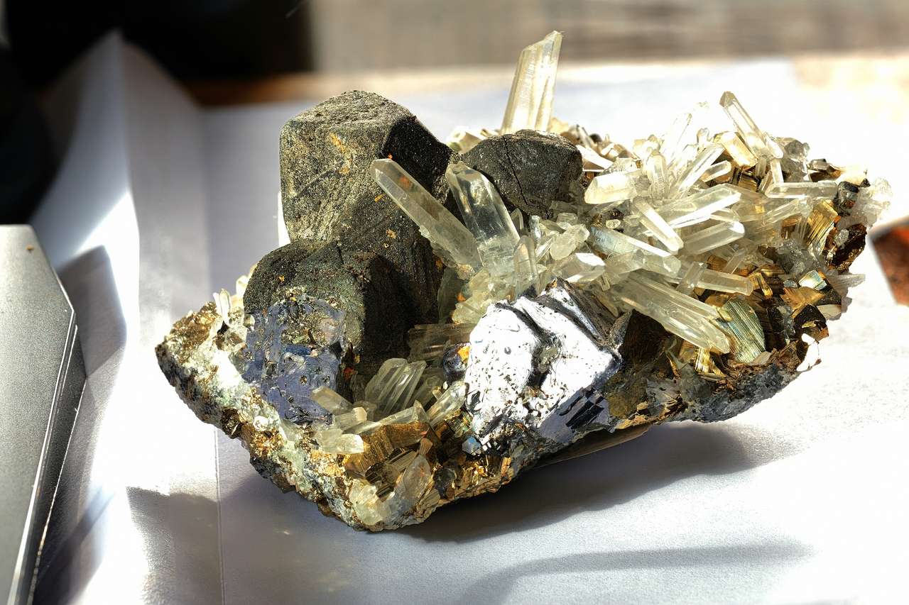 Blyglans, pyrit, kvarts kristalliserade i venen Pussel online