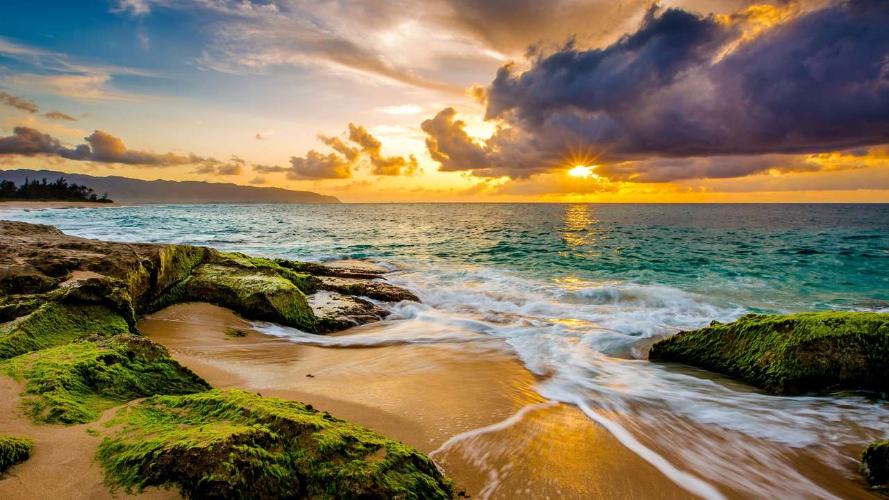 Beach at sunset jigsaw puzzle online
