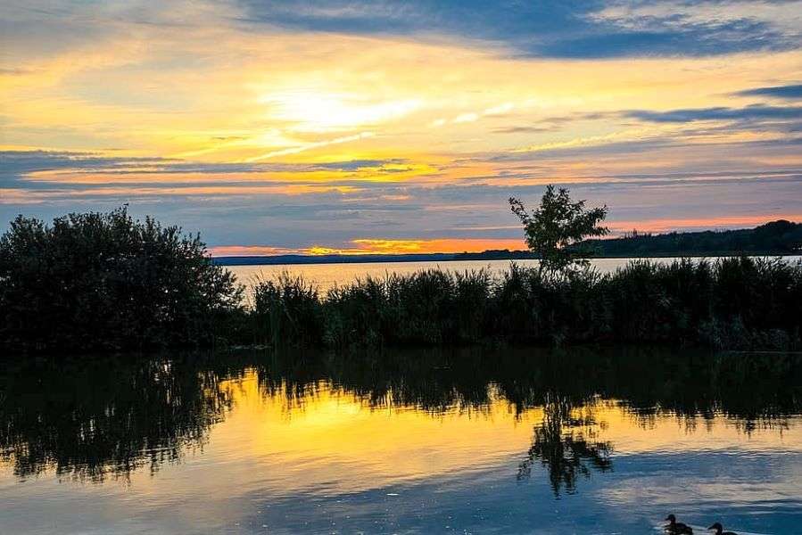 Снимка на настроението на езерото Балатон в Унгария онлайн пъзел