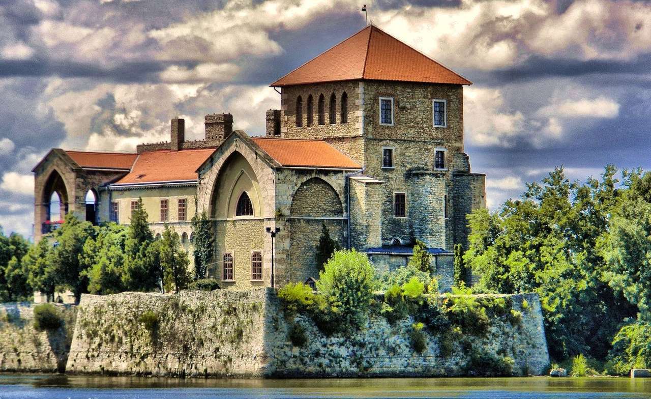 Tata Castle in Ungarn Online-Puzzle