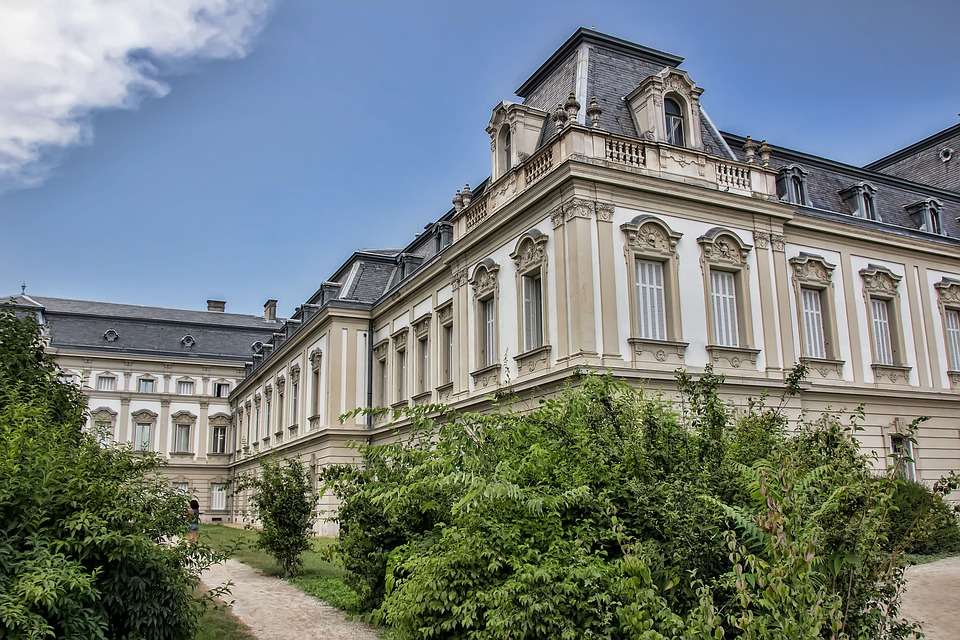 Keszthely Castle in Hongarije legpuzzel online