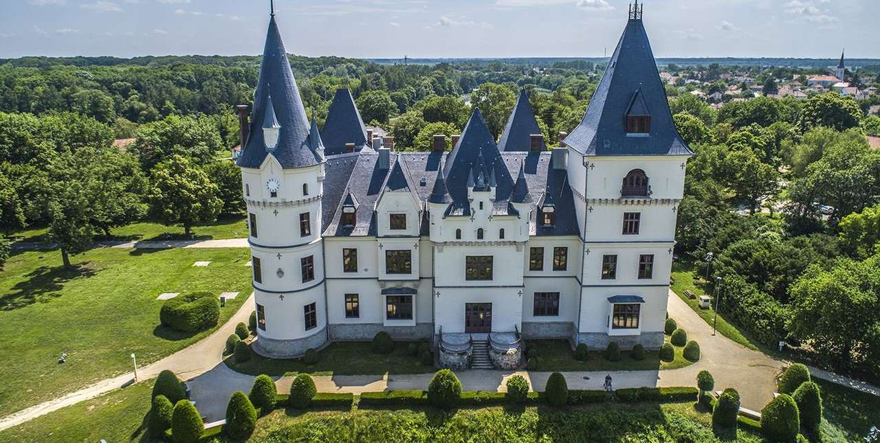 Замъкът Алмаси в Унгария онлайн пъзел