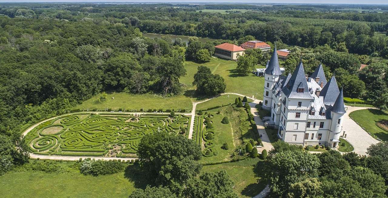 Almachtig kasteel in Hongarije legpuzzel online