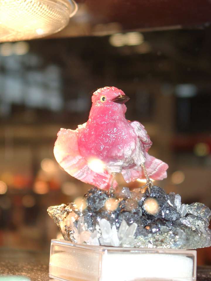 Pájaro hecho de minerales a nivel de mineral. rompecabezas en línea