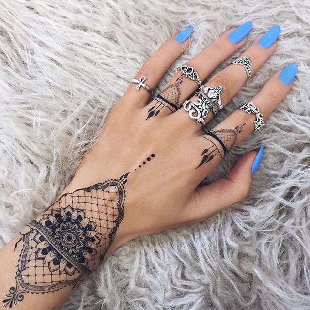 tatuaggio sulla mano puzzle online