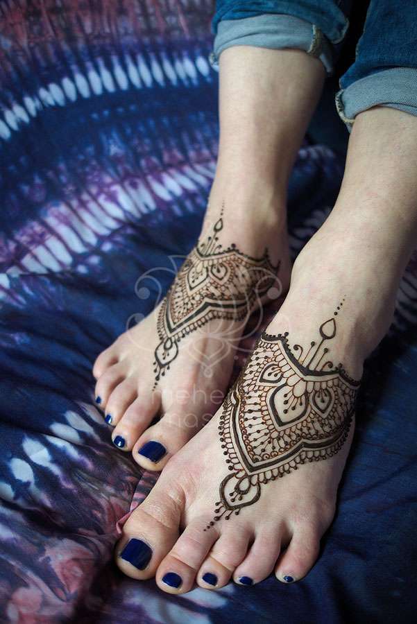 henna tetoválás a lábakon online puzzle