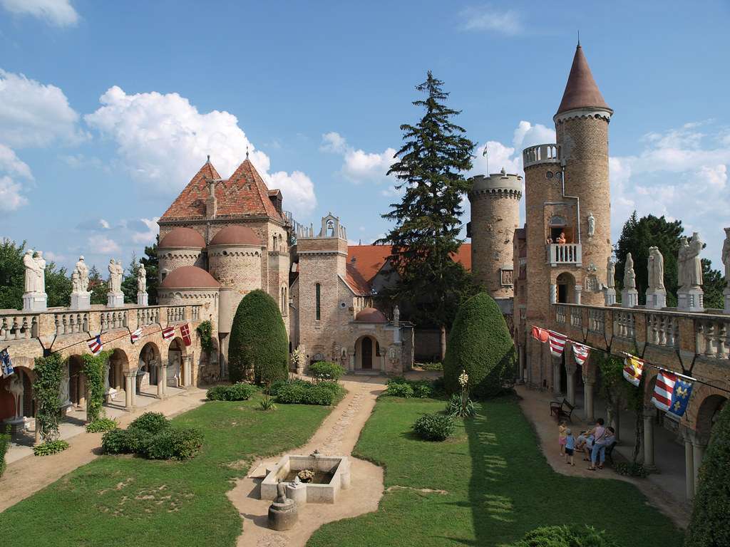 Bory var Schloss in Ungarn Puzzlespiel online