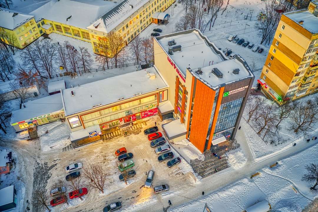 luchtfoto van stadsgebouwen overdag legpuzzel online