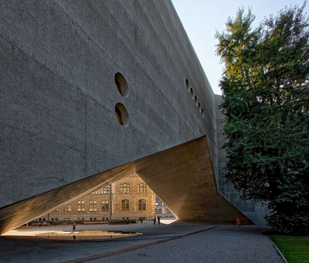 grijze betonnen muur met hartvormig uitgesneden legpuzzel online