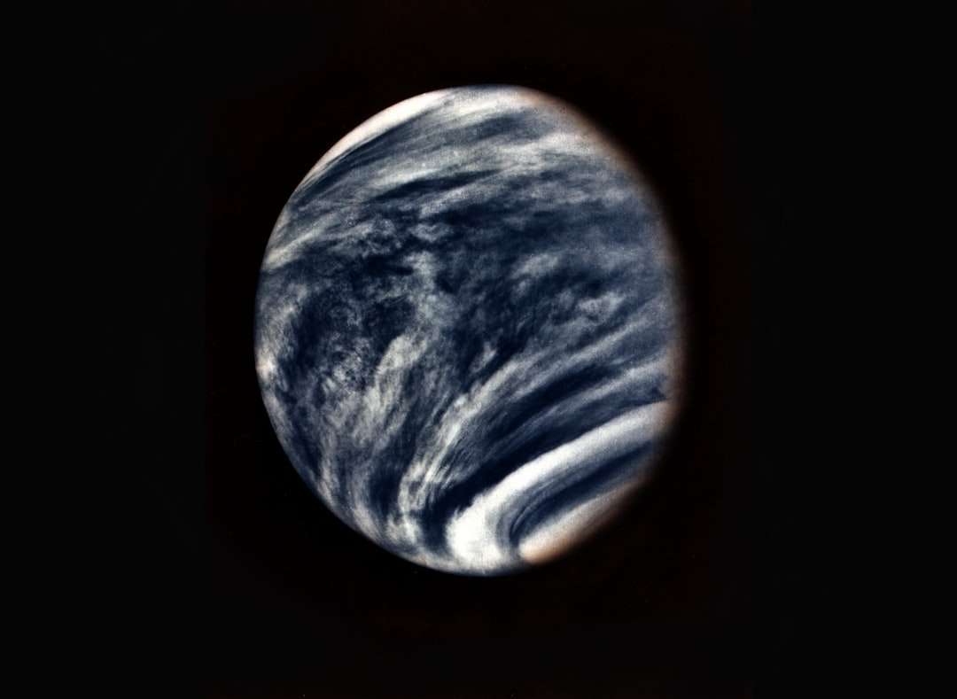 Venus sobre un fondo negro rompecabezas en línea