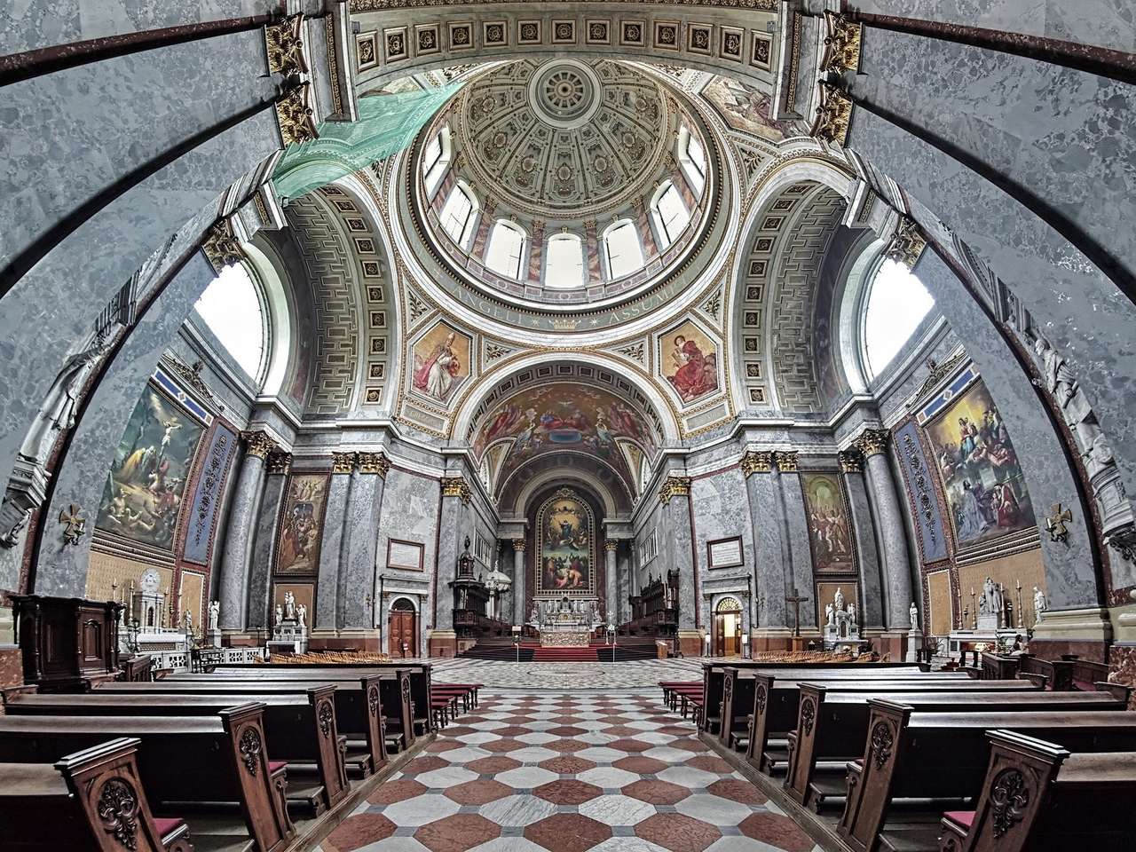 Εσωτερικό καθεδρικών ναών Esztergom στην Ουγγαρία παζλ online