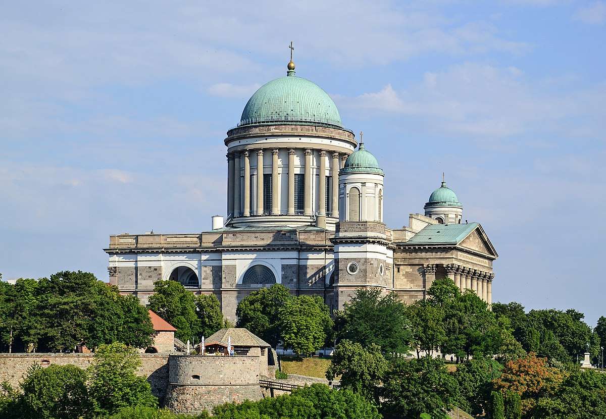 Interior da Catedral de Esztergom na Hungria puzzle online