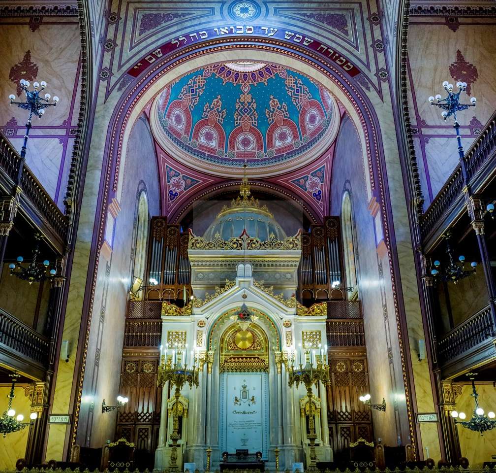 Interior de la sinagoga de Budapest Hungría rompecabezas en línea