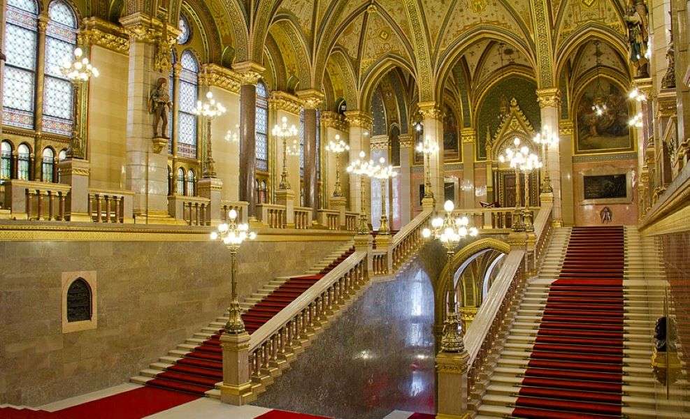 Здание парламента Будапешта внутри Венгрии онлайн-пазл