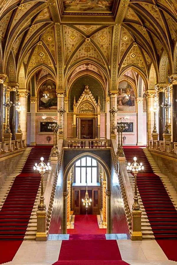 Edificio del Parlamento de Budapest dentro de Hungría rompecabezas en línea