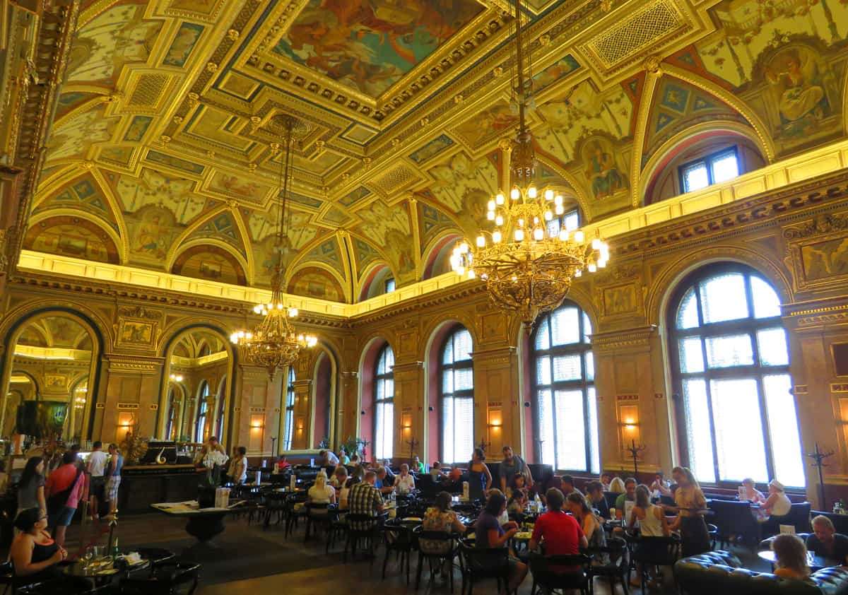 Budapest Cafe Alexandria in Ungarn Puzzlespiel online