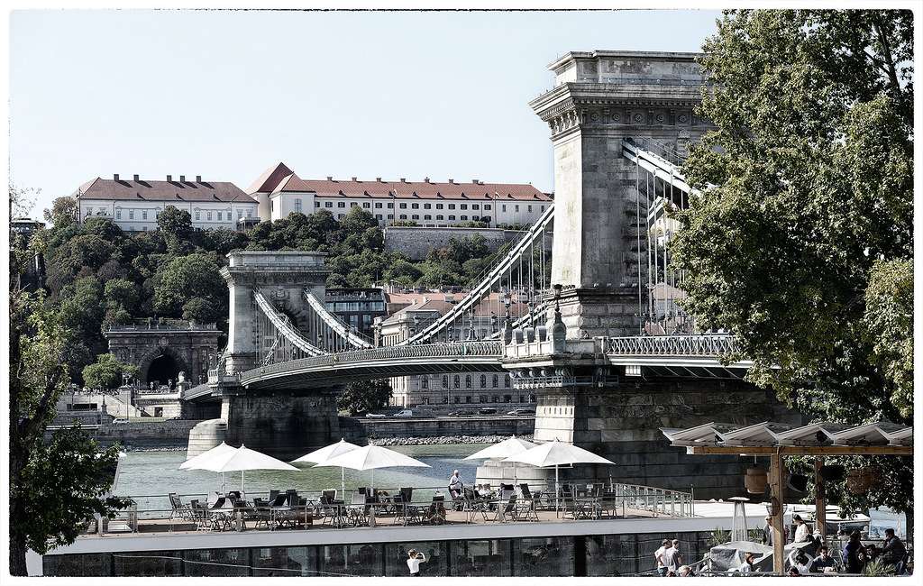 Цепной мост Будапешта в Венгрии онлайн-пазл