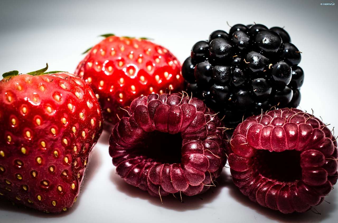 Малини, ягоди, таралеж онлайн пъзел