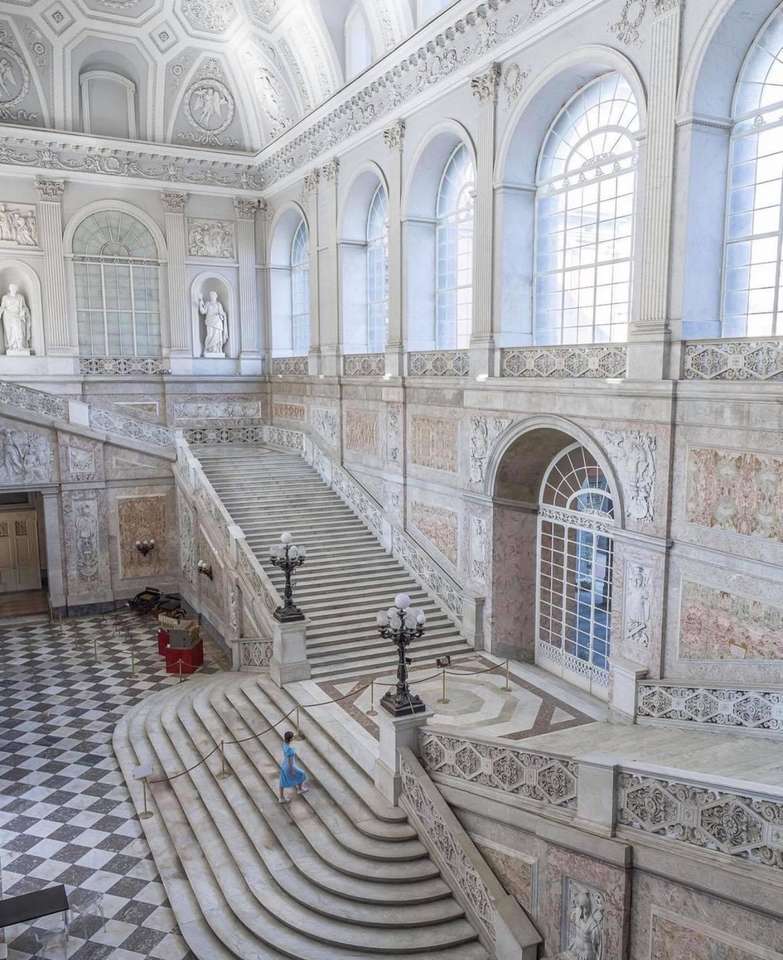 Королевский дворец в Неаполе Италия пазл онлайн