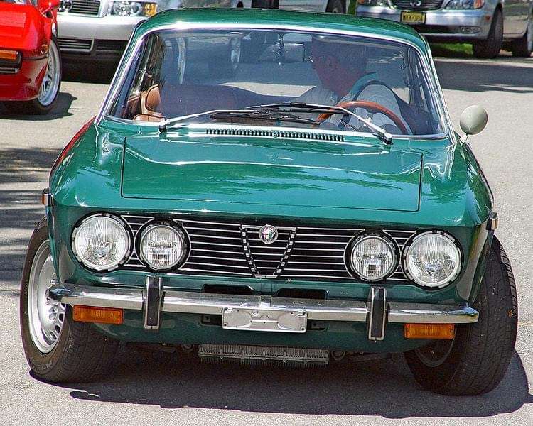 Alfa Romeo dos mil GT rápido Italia rompecabezas en línea