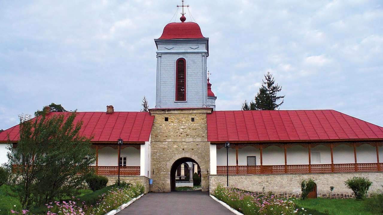 Mosteiro da cidade de Buzau, na Romênia puzzle online