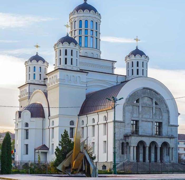 Церква Бакеу в Румунії онлайн пазл