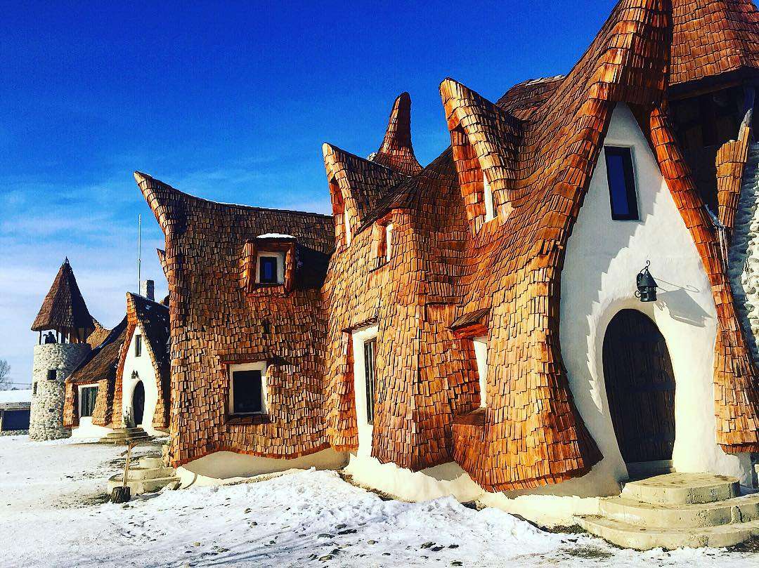 Clay castle in the Valley of the Fairies in Romania online puzzle
