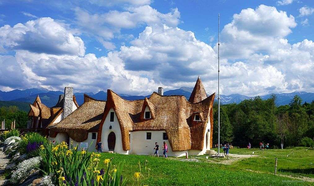 Hliněný hrad v údolí víl v Rumunsku skládačky online