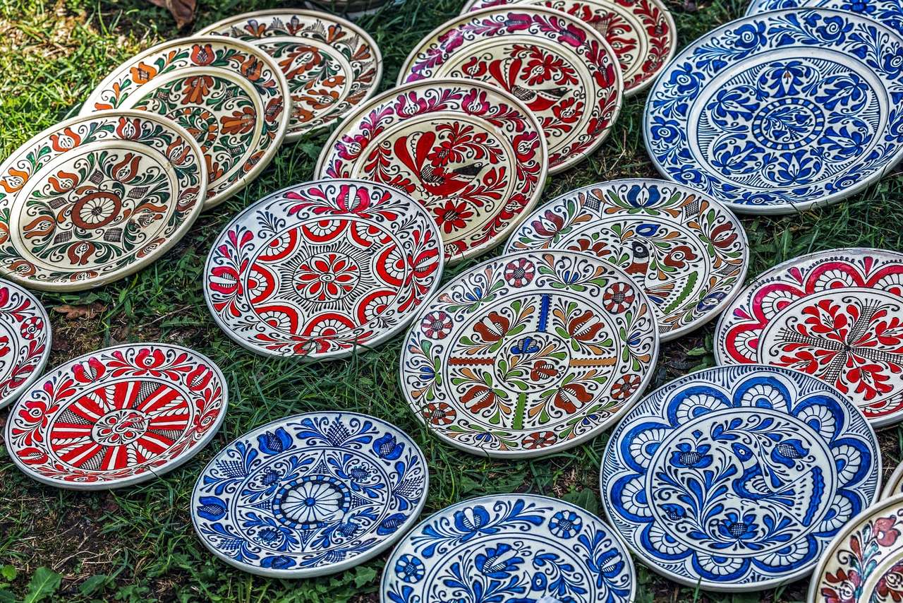 Plato de cerámica de diseño rumano rompecabezas en línea
