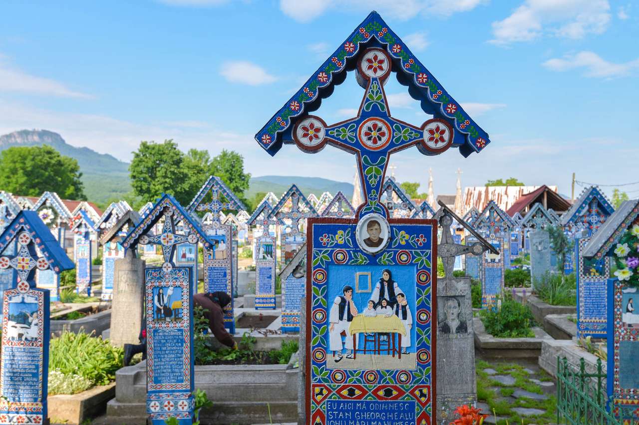 Morminte in Maramures in Romania jigsaw puzzle online