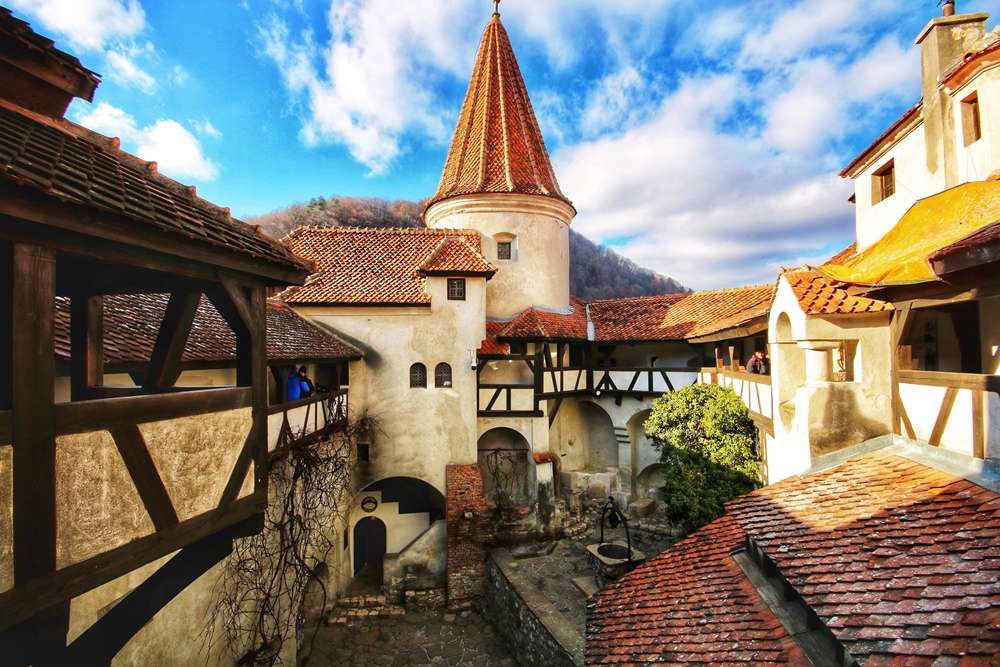 Замок Бран в Румынии пазл онлайн