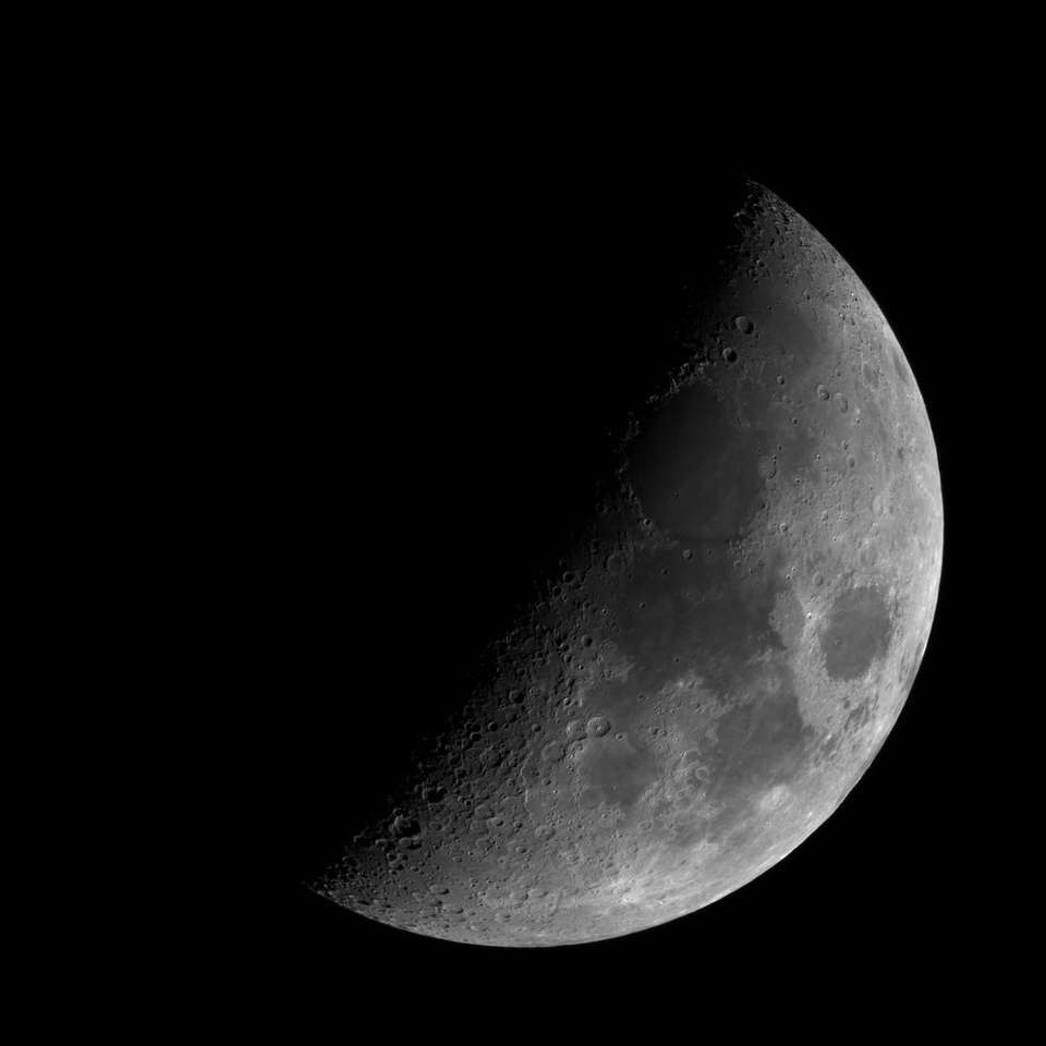 grijswaardenfoto van volle maan online puzzel
