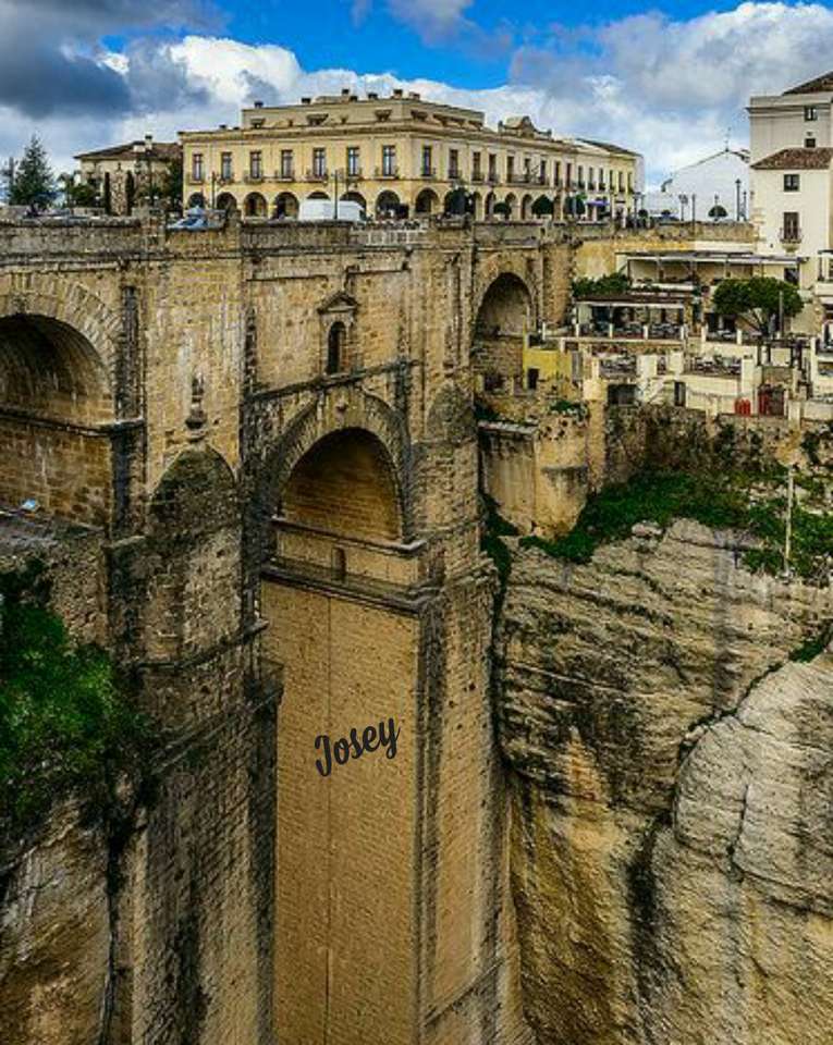 Römische Brücke. Ronda Spanien. Puzzlespiel online
