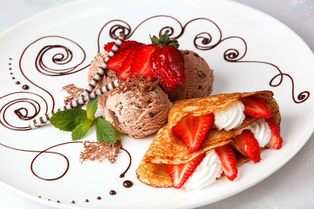 Παγωτό, τηγανίτα με σαντιγί και φράουλες παζλ online