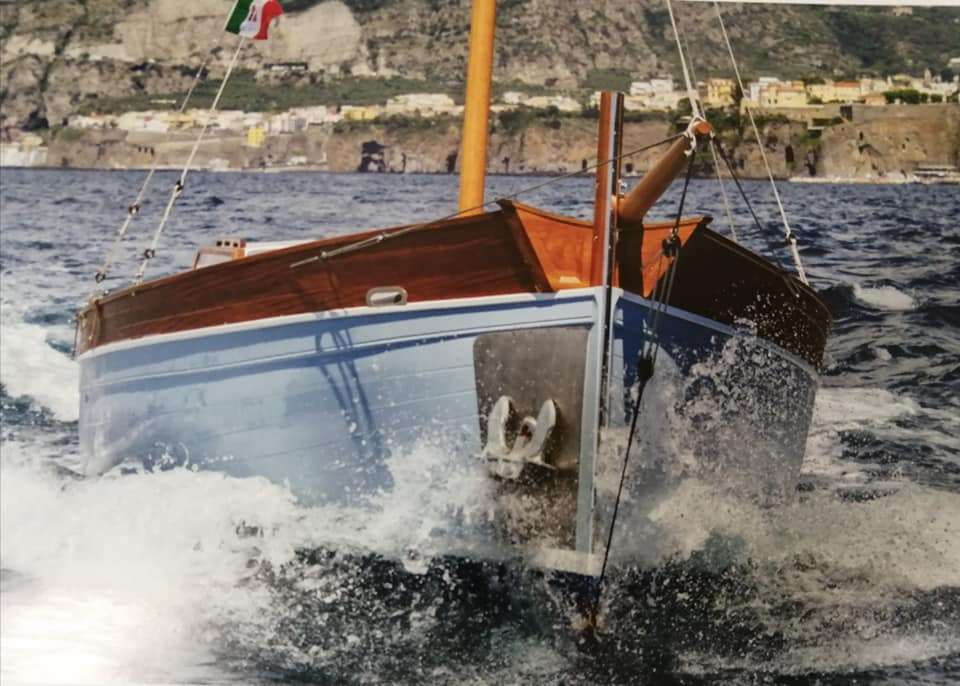 Gozzo napolitano navegando Italia rompecabezas en línea