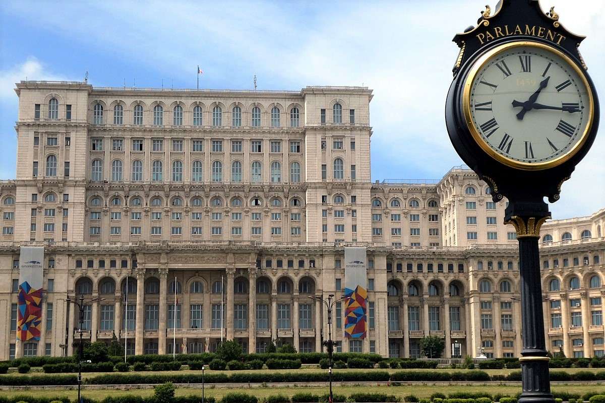 Parlamentsgebäude in Bukarest Rumänien Puzzlespiel online