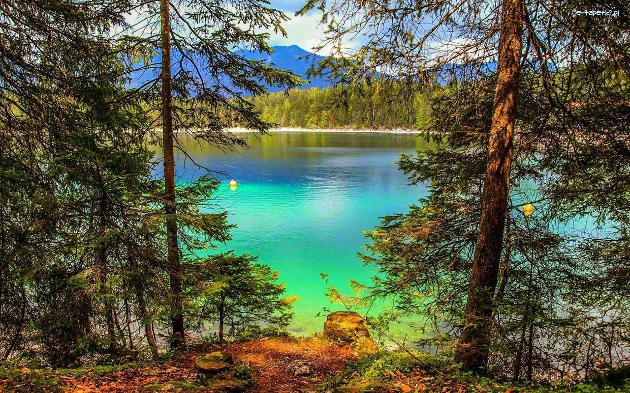 Бирюзовое озеро-Айбзее, Бавария пазл онлайн