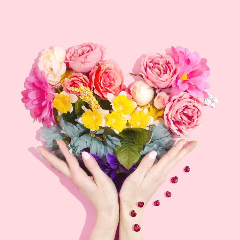 цветы в форме сердца пазл онлайн