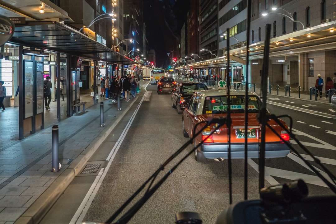 αυτοκίνητα στο δρόμο κατά τη διάρκεια της νύχτας παζλ online
