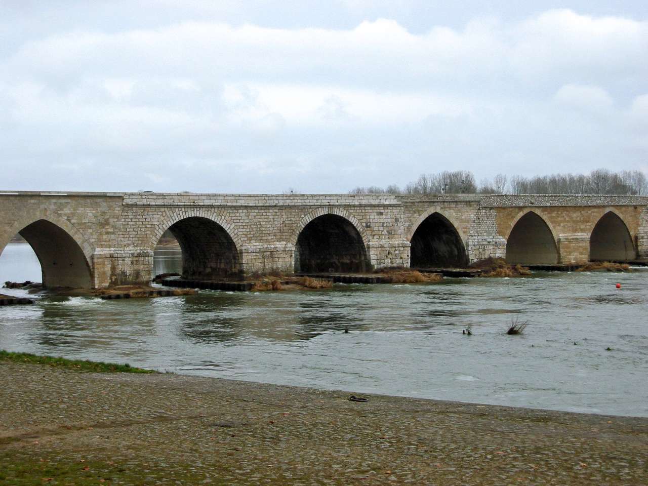Loire vid Beaugency pussel på nätet