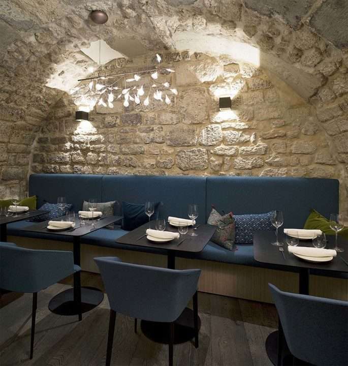 Тухлени стени в ресторанта онлайн пъзел