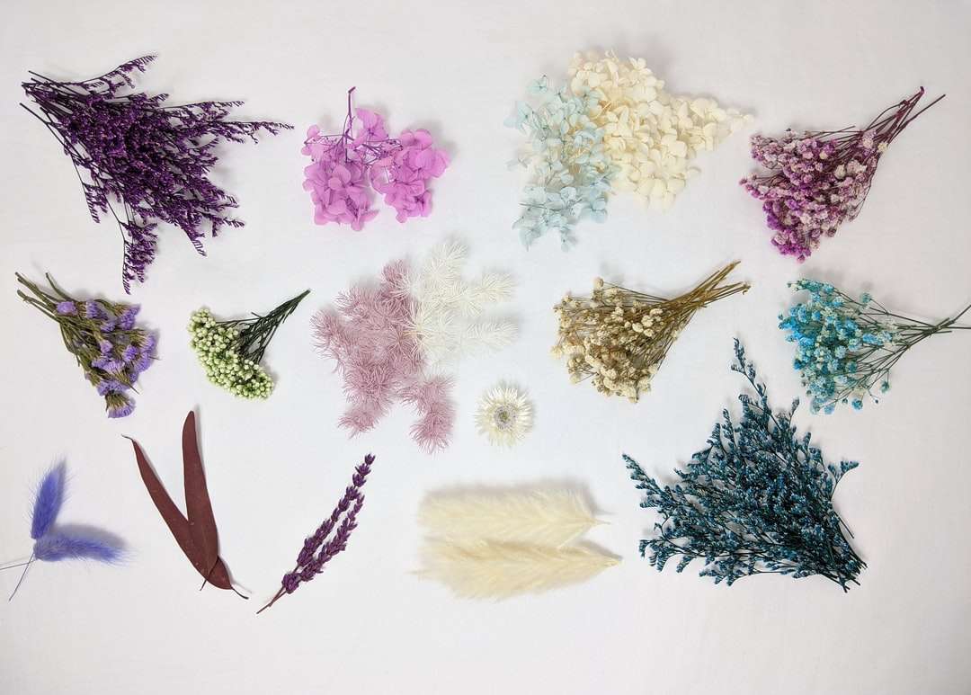 textile floral blanc et violet puzzle en ligne