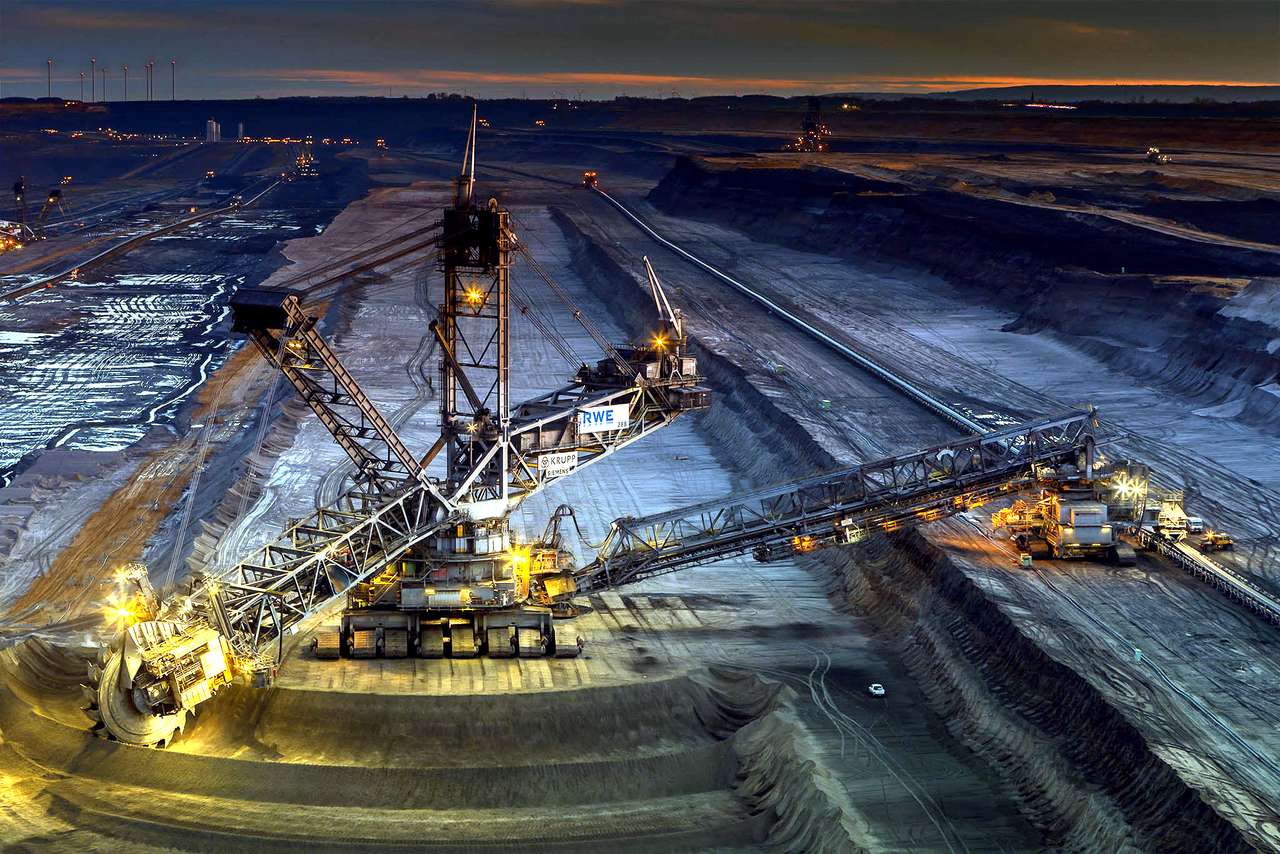 Largest excavator in the world jigsaw puzzle online