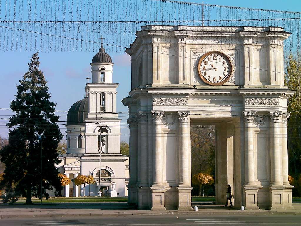 Triomfboog van Chisinau in Moldavië online puzzel