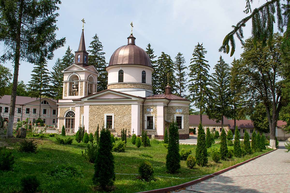 Hirjauca kolostorkomplexum Moldovában online puzzle