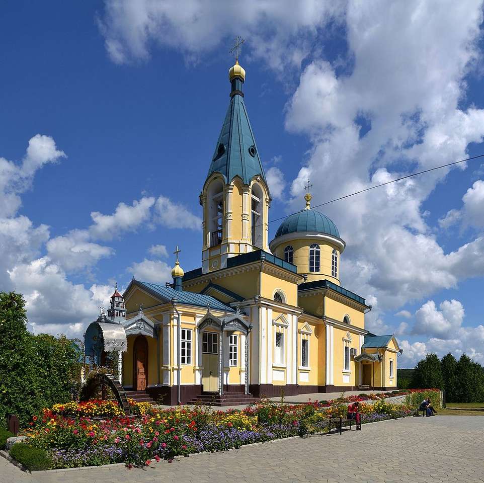 Монастырь Ханку в Молдове пазл онлайн